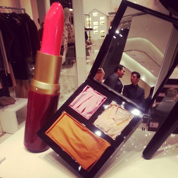 Moschino "make up your life" @myworldinabag_ @maschinofficial