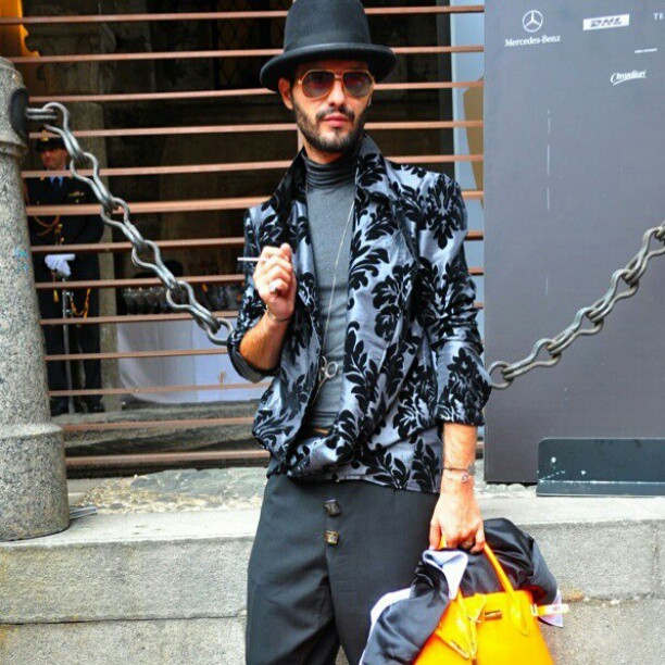http://www.streetstylebystela.blogspot.com durante la Fashion Week mi immortalano in giro per le sfilate