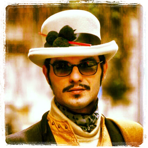 Outside Fashion Show Ermanno Scervino capello Borsalino (@borsalino_world ) gillet sughero Suberis occhiali chanel ferma foulard Manuel Bozzi foto by @nicolabedussi
