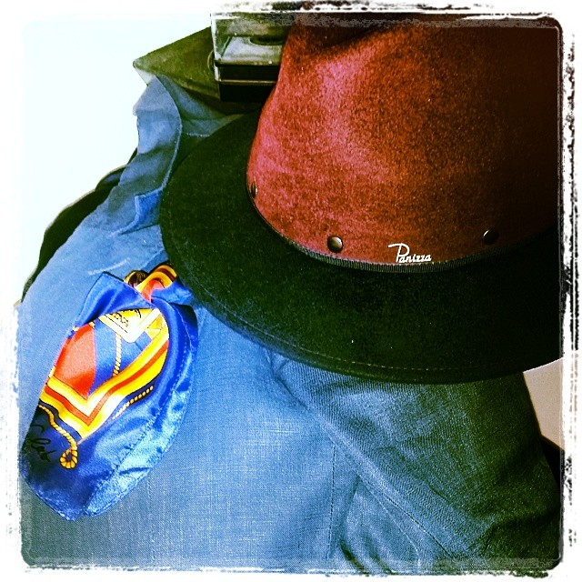 Stasera...pochette @lamartina1980 e cappello @panizza1879