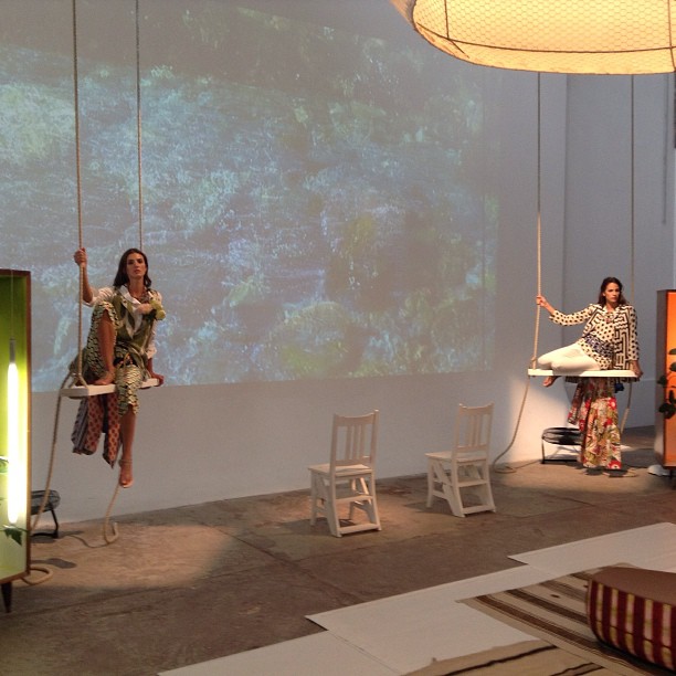 Alla scoperta di soffi di #primavera, sovrapposizioni, rivisitazioni del gilet, mix di perline, raffia e madreperla da @Malìparmi